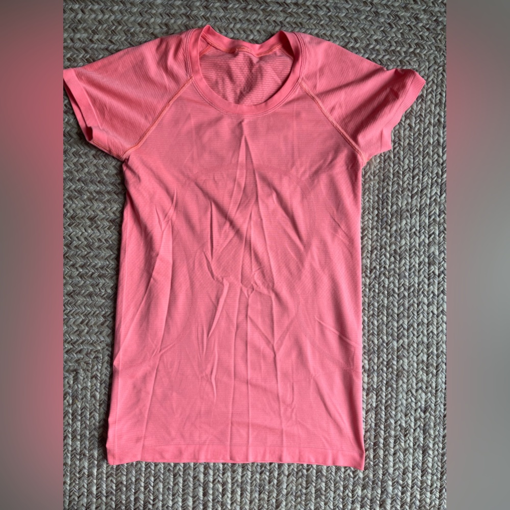 Lululemon swiftly tech shirt. Size 4